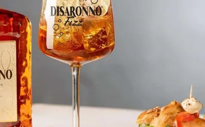Flasche Amaretto Disaronno mit klassischem eckigem Design