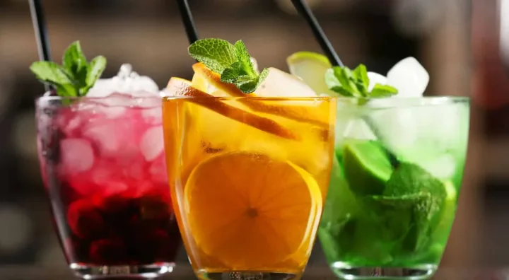 5 propuestas de cocteles con sus procesos de elaboración