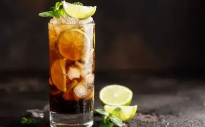 Cuba Libre cocktail served with cola, rum and lime