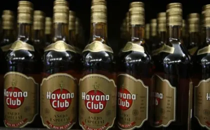 Maestro Ronero de Havana Club expliquant le rhum cubain