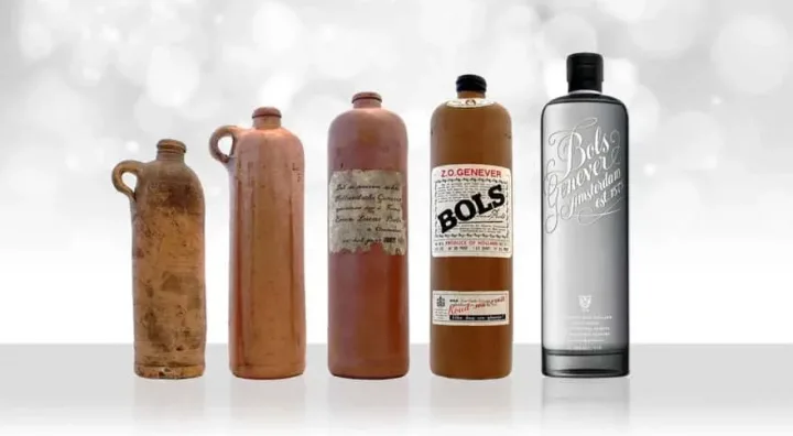 Botellas históricas de Ginebra Bols y referencias a la destilería de Ámsterdam