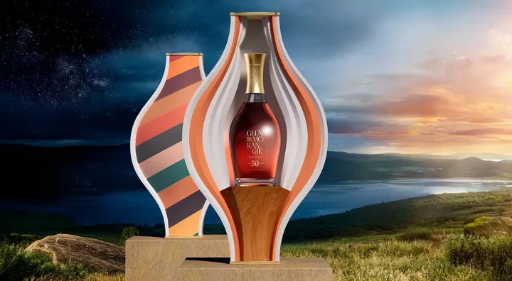 Glenmorangie 50 años y porcelana Botella de Glenmorangie 50 años con pieza de porcelana artística