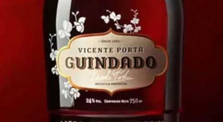 Guindado Porta, liquore argentino con storia Bottiglia di Guindado Porta, liquore argentino di Porta Hermanos