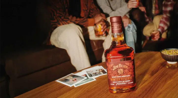 Jim Beam Winter Reserve, bourbon en édition limitée Bouteille de Jim Beam Winter Reserve comme bourbon d’hiver limité