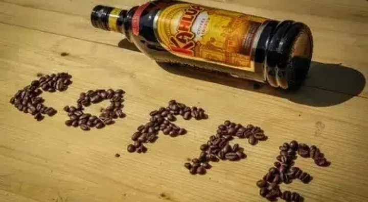 Kahlúa, liqueur de café mexicaine née à Veracruz Bouteille de Kahlúa, liqueur mexicaine de café pour cocktails