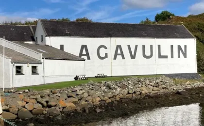 Lagavulin Brennerei auf Islay mit Bezug zu ihrer Geschichte seit 1816