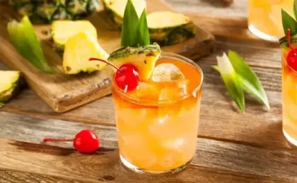 Cocktail Mai Tai al rum, fresco ed esotico, con una lunga storia