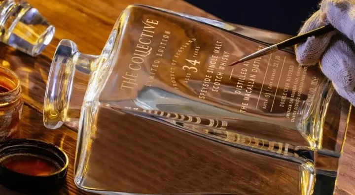 Luxuriöser Scotch-Whisky-Dekanter in handwerklich gefertigter Holzkiste