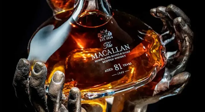 Bouteille The Macallan The Reach de 81 ans avec présentation sculpturale