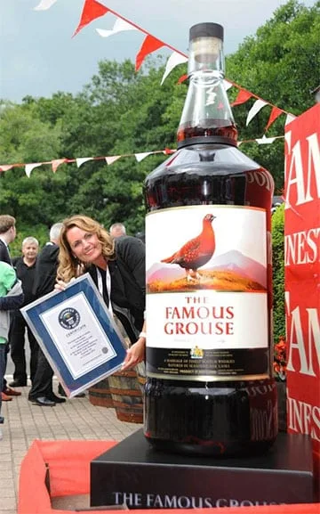 La bottiglia più grande del mondo di The Famous Grouse