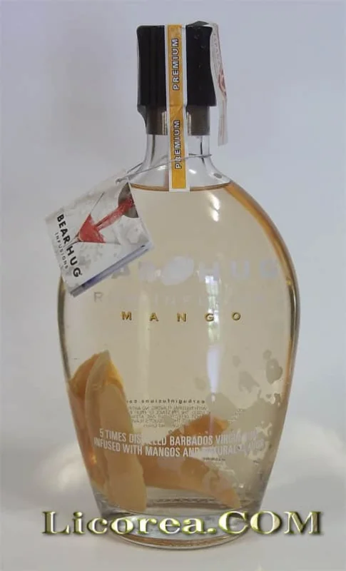 Bear Hug Ron con Mango 1 Litro - Fotografía principal del producto