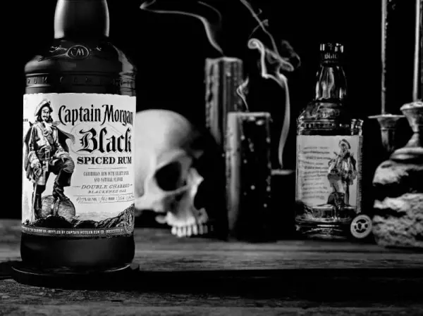 Captain Morgan Black Spiced, 1 Litro - Immagine 2 del prodotto